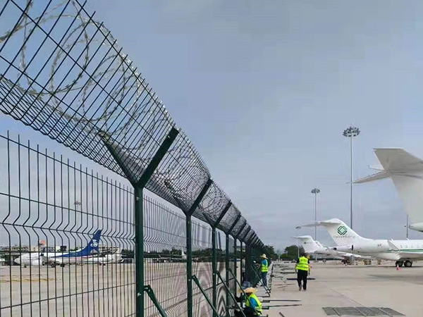 機(jī)場鋼筋網(wǎng)圍界圖片2 機(jī)場鋼筋網(wǎng)圍界圖片2