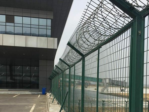 機(jī)場鋼筋網(wǎng)圍界圖片3 機(jī)場鋼筋網(wǎng)圍界圖片3