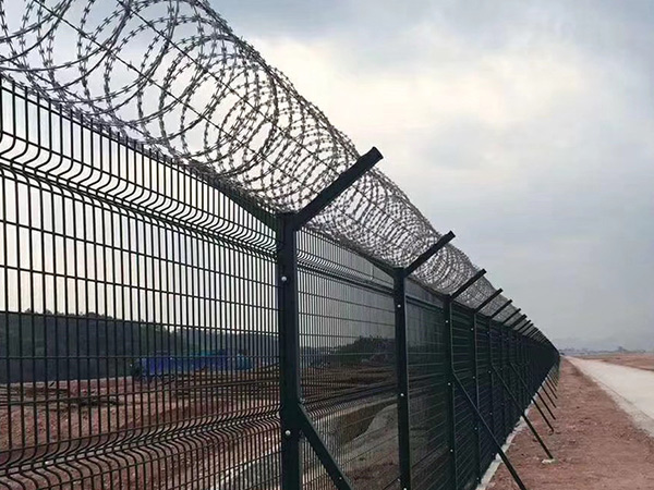 機(jī)場鋼筋網(wǎng)圍界圖片4 機(jī)場鋼筋網(wǎng)圍界圖片4