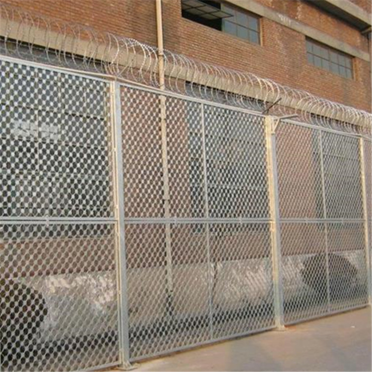 梅花刺防沖隔離網(wǎng)的規(guī)格及安裝案例展示圖片2 梅花刺防沖隔離網(wǎng)的規(guī)格及安裝案例展示圖片2
