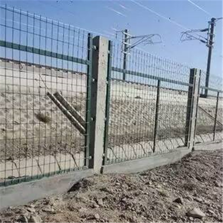 鐵路防護(hù)柵欄案例展示圖片4 鐵路防護(hù)柵欄案例展示圖片4